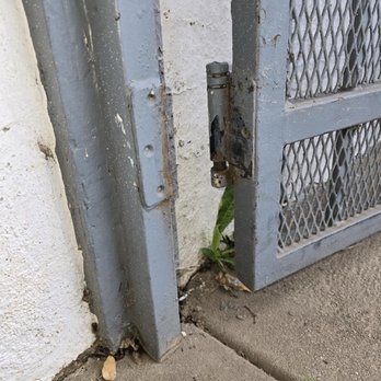 Gates Express - Broken hinge - Garage Door Services Near Me - Los Angeles, California Gates Express - Broken hinge - Garage Door Services Near Me - Los Angeles, California