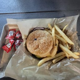 Bayside Cheeseburger w/ Fries Bayside Cheeseburger w/ Fries