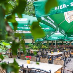 Brauereigasthof Schmucker - Unser Biergarten - lädt zum genießen eines frisch gezapften Schmucker Bieres ein, egal ob nach einer Wanderung oder einer Fahrradtour.