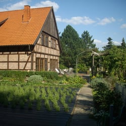 Staudenhof Koch - Das Wohnhaus der Familie Koch mit Garten