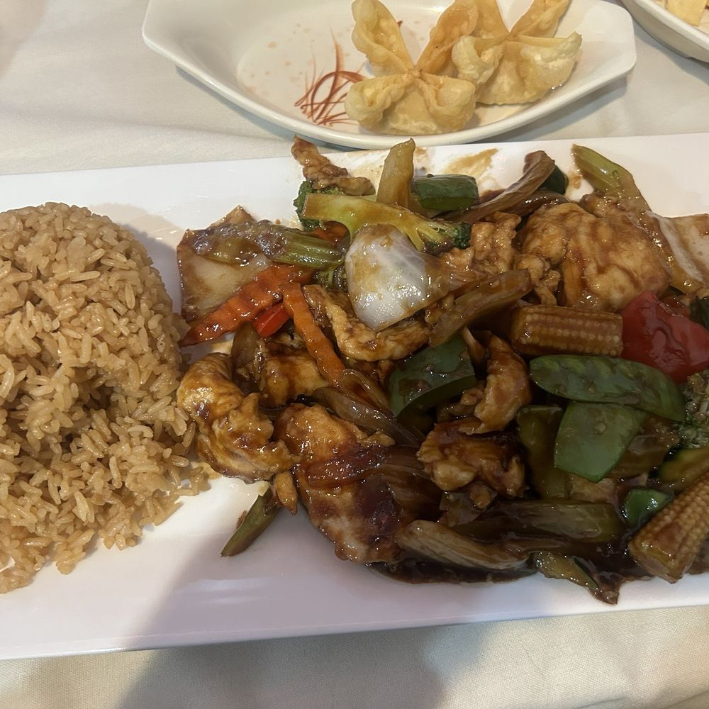 Vegetable Chicken lunch special with crab ragoon Vegetable Chicken lunch special with crab ragoon
