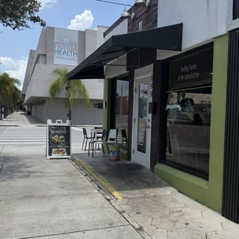 11 Chicks - Parking is along the street in 2 hr or 3 hr increments - Venezuelan Near Me - Saint Petersburg, Florida
