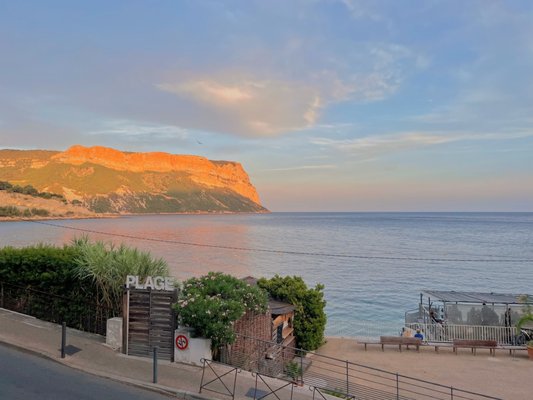 Hotel De La Plage - Mahogany by null