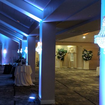 Springfield Country Club - Large room lighting - Venues & Event Spaces Near Me - Springfield, Pennsylvania Springfield Country Club - Large room lighting - Venues & Event Spaces Near Me - Springfield, Pennsylvania