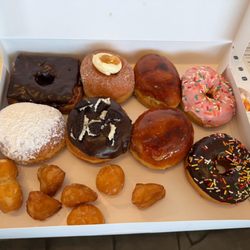 Twinkle Donuts - Chocolate Cronut, Apple Pie, Crem Brulee', Lemon powder, Oreo, cronut holes and some sprinkle donuts thrown in as a bonus!