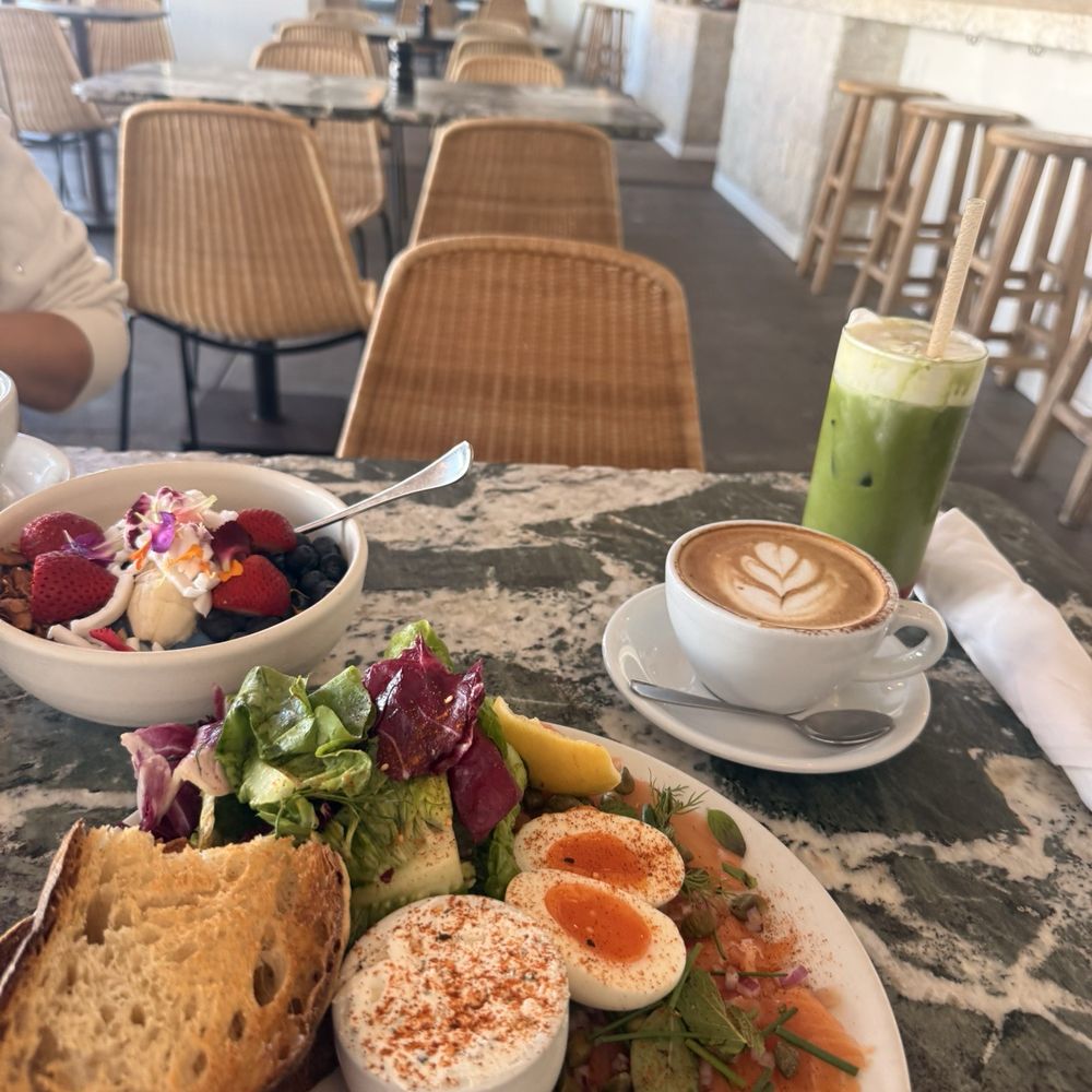 Great White - Cafes Near Me - Los Angeles, California