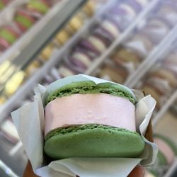 Poki Run - Strawberry Macaron Ice Cream