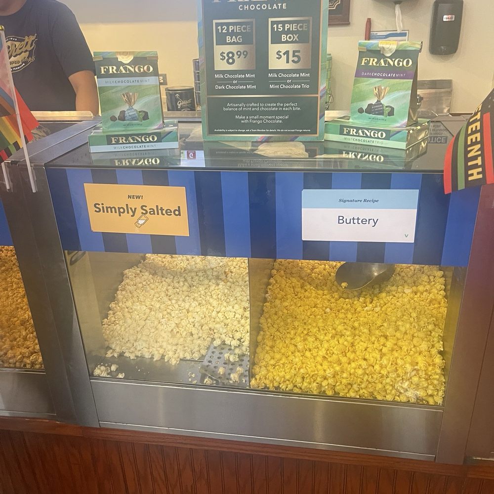 Garrett Popcorn Shops - Popcorn options and pricing - Popcorn Shops Near Me - Chicago, Illinois