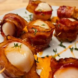Cheffing It Up - Stonington scallops wrapped in bacon topped with a maple sriracha sauce