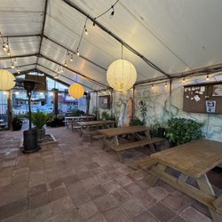 Cafe Bella - Clean cute seating