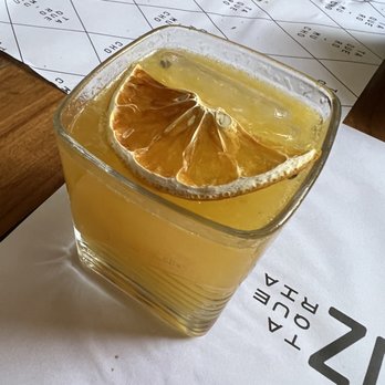 El Socio Naiz - Maracuya with mezcal and soda water. - Tacos Near Me - Cancún, ROO El Socio Naiz - Maracuya with mezcal and soda water. - Tacos Near Me - Cancún, ROO