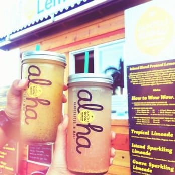 Photo of Wow Wow Hawaiian Lemonade - Kahului, HI, United States. love their mason jars!