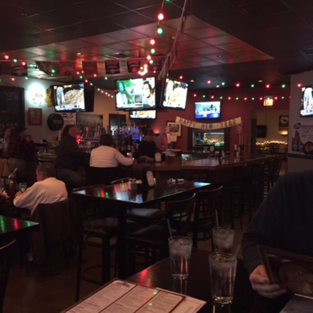 Manny's Ale House - Manny's Ale House Elmhurst Interior - Sports Bars Near Me - Elmhurst, Illinois Manny's Ale House - Manny's Ale House Elmhurst Interior - Sports Bars Near Me - Elmhurst, Illinois