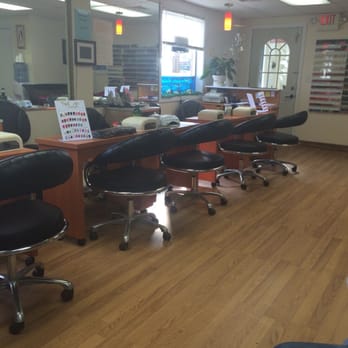 Young Nails - Plenty of seating, I never have to wait for service. - Nail Salons Near Me - Shelton, Connecticut