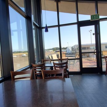 Flight Deck Restaurant & Lounge - Pubs Near Me - Salem, Oregon