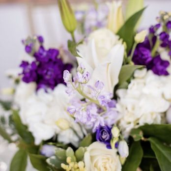 Lester's Flower Shop - Centerpiece arrangements - Floral Designers Near Me - Colma, California Lester's Flower Shop - Centerpiece arrangements - Floral Designers Near Me - Colma, California