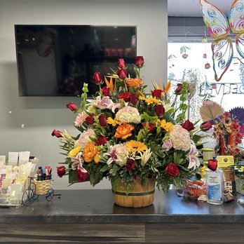 Lupita's Flower Shop - Florists Near Me - Chicago, Illinois
