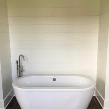 Leo's Painting - a bathtub in a bathroom - Painters Near Me Leo's Painting - a bathtub in a bathroom - Painters Near Me