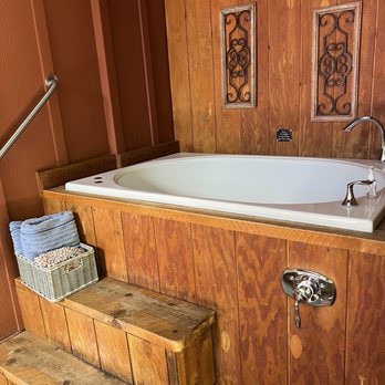 Eden Vale Inn - Private soaking tub - cypress room - Bed & Breakfast Near Me - Placerville, California
