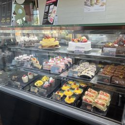 Fresh cakes/pasties Fresh cakes/pasties