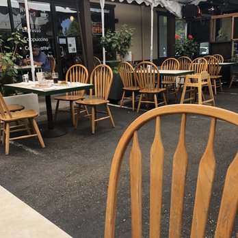 Vic's All Star Kitchen - Outside dining - American Near Me - Pleasanton, California