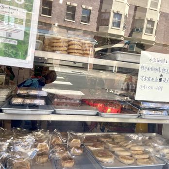 Sing Cheong Yuan Bakery - Outside display of bakery items - Bakeries Near Me - Honolulu, Hawaii Sing Cheong Yuan Bakery - Outside display of bakery items - Bakeries Near Me - Honolulu, Hawaii