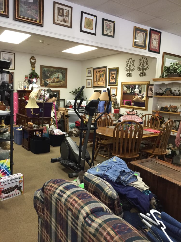 LUCY & ETHEL’S CONSIGNMENT SHOP Updated October 2024 96 Craig St