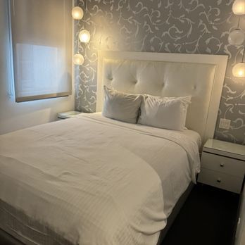 La Pensione Hotel - Queen Bed - Hotels Near Me - San Diego, California