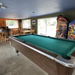 Lone Fir Resort - Games in the clubhouse