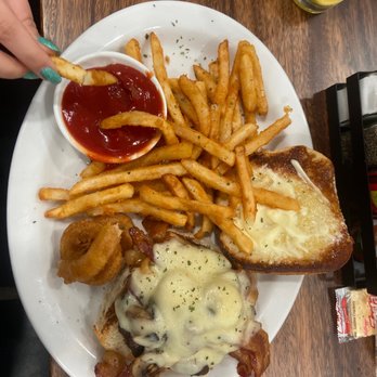 Dare Pool at Horseshoe Bossier City - Medium rare wagyu beef burger - Seafood Near Me - Bossier City Bossier City, Louisiana Dare Pool at Horseshoe Bossier City - Medium rare wagyu beef burger - Seafood Near Me - Bossier City Bossier City, Louisiana