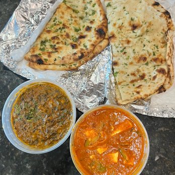 Adeep India - Saag Choley and Paneer Chilli with Garlic Naan - Indian Near Me - Cincinnati, Ohio