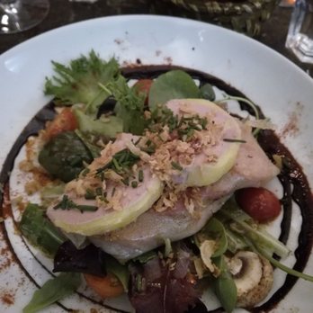 L'Alchimiste - Entrée : feuilleté de saucisse lyonnais et dés de fois gras - French Near Me - Paris, 75