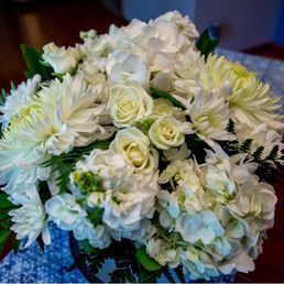 They did a great job listening to what I wanted ! As well as arranging the beautiful healthy flowers !