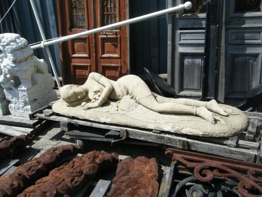 Aardvark Antiques by null