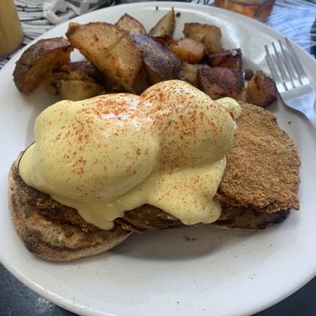 The Ugly Mug Diner - Fried green tomato eggs benedict - Breakfast & Brunch Near Me - Salem, Massachusetts The Ugly Mug Diner - Fried green tomato eggs benedict - Breakfast & Brunch Near Me - Salem, Massachusetts