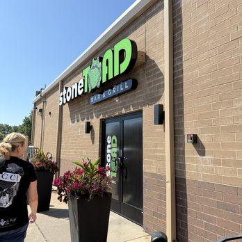 Stone Toad Bar & Grill - Pubs Near Me - Menasha, Wisconsin