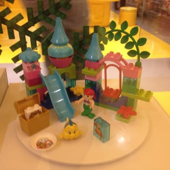 The Lego Store - Toy Stores Near Me - Glendale, California