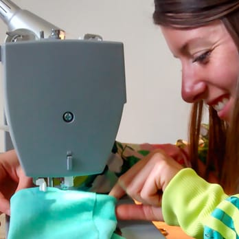 La Fabrique Éthique - Mélody raccourcit ses pantalons - Art Schools Near Me - Montreal, Quebec La Fabrique Éthique - Mélody raccourcit ses pantalons - Art Schools Near Me - Montreal, Quebec