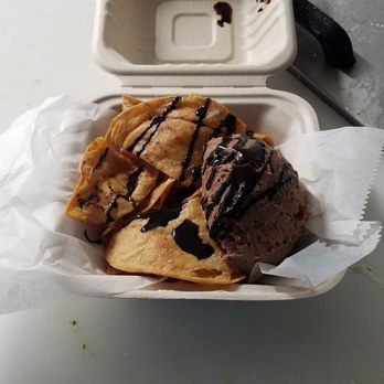 Nacho Average Truck - Brownie cheesecake nachos - Food Trucks Near Me - Charlotte, North Carolina Nacho Average Truck - Brownie cheesecake nachos - Food Trucks Near Me - Charlotte, North Carolina