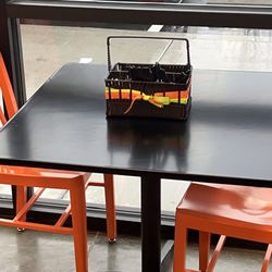 Sahara Pizza - Very clean eating area!
