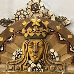 Le Château de Cirque - The historical building has carvings of "The Queen of the Air".
