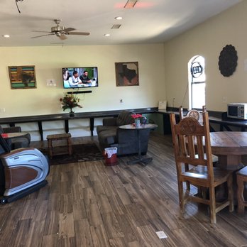 Texas Best Smokehouse - 1st class truckers lounge. Microwave available - Smokehouse Near Me - Tyler, Texas