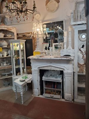 DeFrance Antiques on Beal near Seacrest Condominiums in Fort Walton Beach, FL