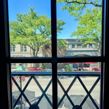 Flyleaf - Bookstores Near Me - Grosse Pointe Farms, Michigan