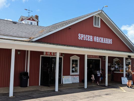 Spicer Orchards Farm Market, Cider Mill, Fudge, Bakery by null
