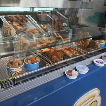 Auntie Anne's - Display case 10/7/17 - Fast Food Near Me - Kapolei, Hawaii