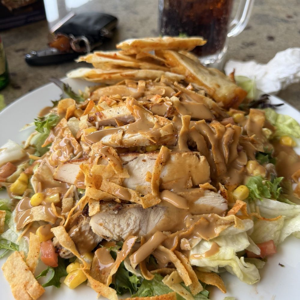 Chili's - Quesadilla salad - American Near Me - Marble Falls, Texas Chili's - Quesadilla salad - American Near Me - Marble Falls, Texas