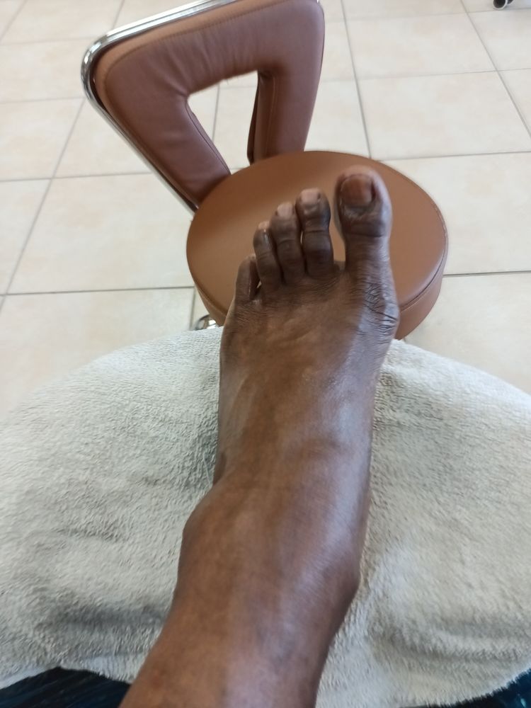 T D Nails Logo