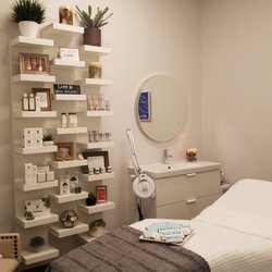 The Beauty District Salon Suites - Zeroninedayspa.com  Such a beautiful, relaxing spa!