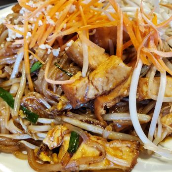 Siam Garden Cafe - Tofu pad thai - Thai Near Me - Honolulu, Hawaii
